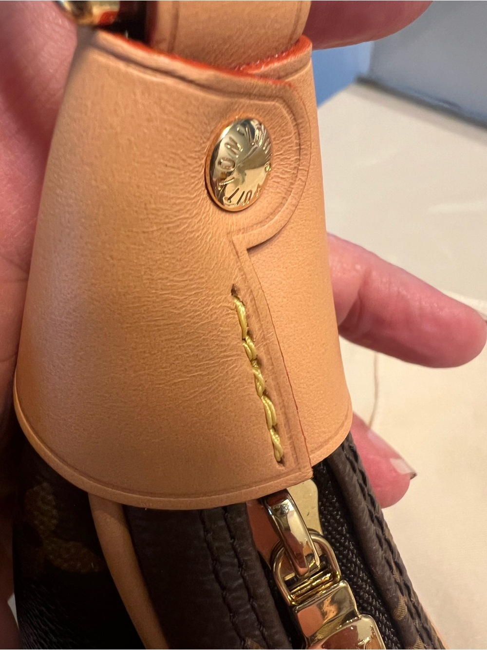 Louis Vuitton Loop bag with chain and adjustable leather strap - Picture 15 of 16